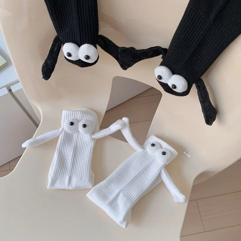 Fashion Funny Creative Magnetic Attraction Hands Black White Cartoon Eyes Couples Socks 1 Pair Club Celebrity Couple Socks Ins