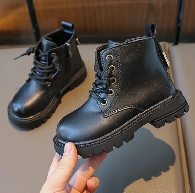 2023 New Black Boys Girls Short Snow Boots Back Zipper Winter Kids Fashion Leather Boots Non-slip Kids Sport Shoes Sneakers