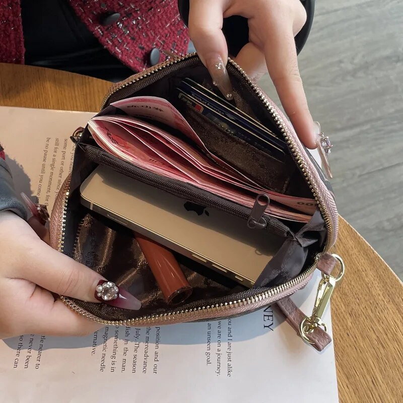 Two-tone Genuine Leather Clutch Bag Letter Printing Women Clutches Excellent Cowhide Long Wallet Shell-shaped Phone Coin Purse