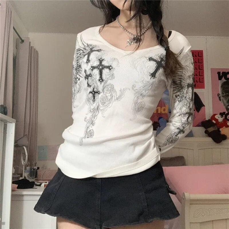 Xingqing 2000s Aesthetic T Shirt Graphic Cross Wings Print Long Sleeve Tops y2k Women Clothes Fairycore Grunge Tee Streetwear