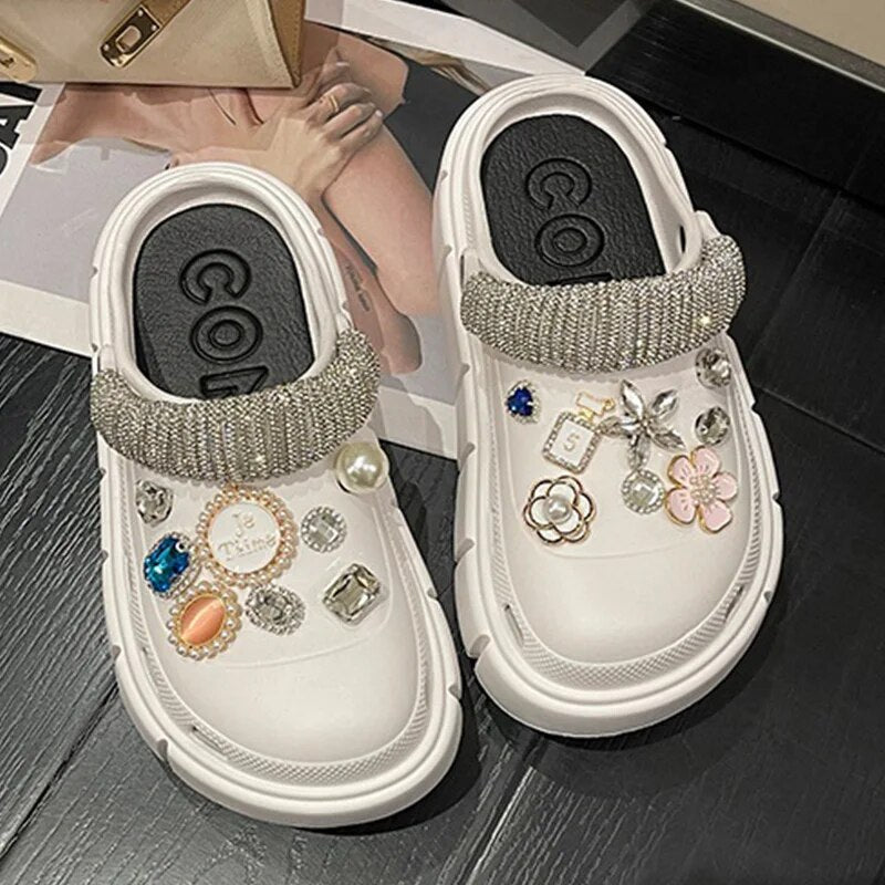 2023 New Fashion Charms Clogs Thick Sole Outdoor Women Slippers High Quality Summer Beach Sandals For Girls