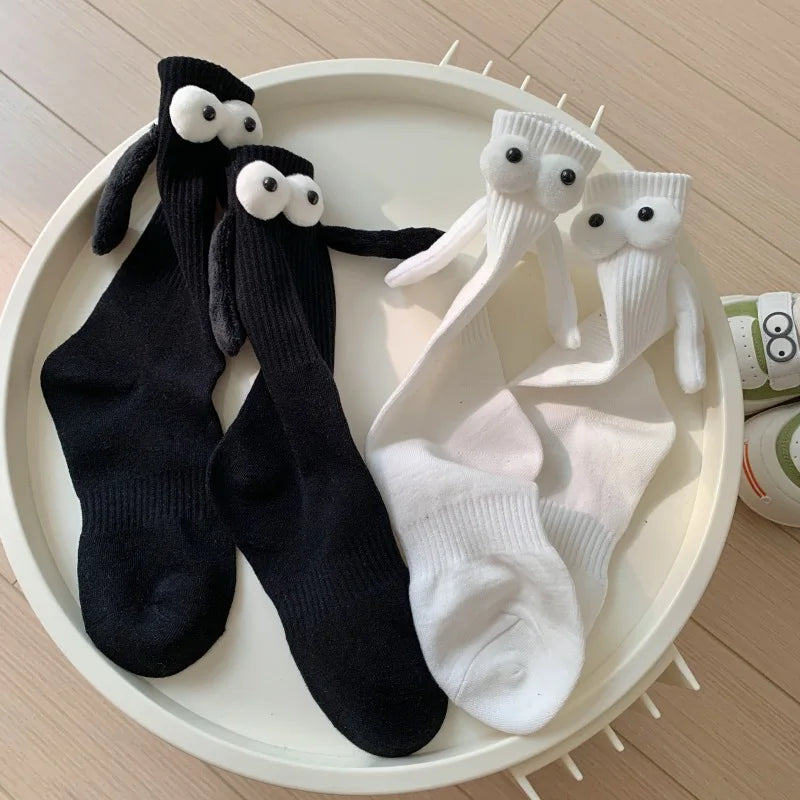 Fashion Funny Creative Magnetic Attraction Hands Black White Cartoon Eyes Couples Socks 1 Pair Club Celebrity Couple Socks Ins