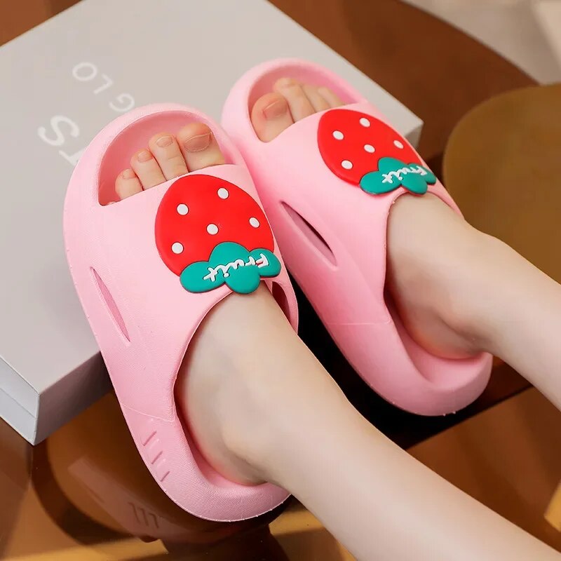 Cartoon Strawberry Kids Slippers for Cute Girl Summer Beach Indoor Slippers Boys Shoes Home Soft Non-Slip Cute Children Slippers