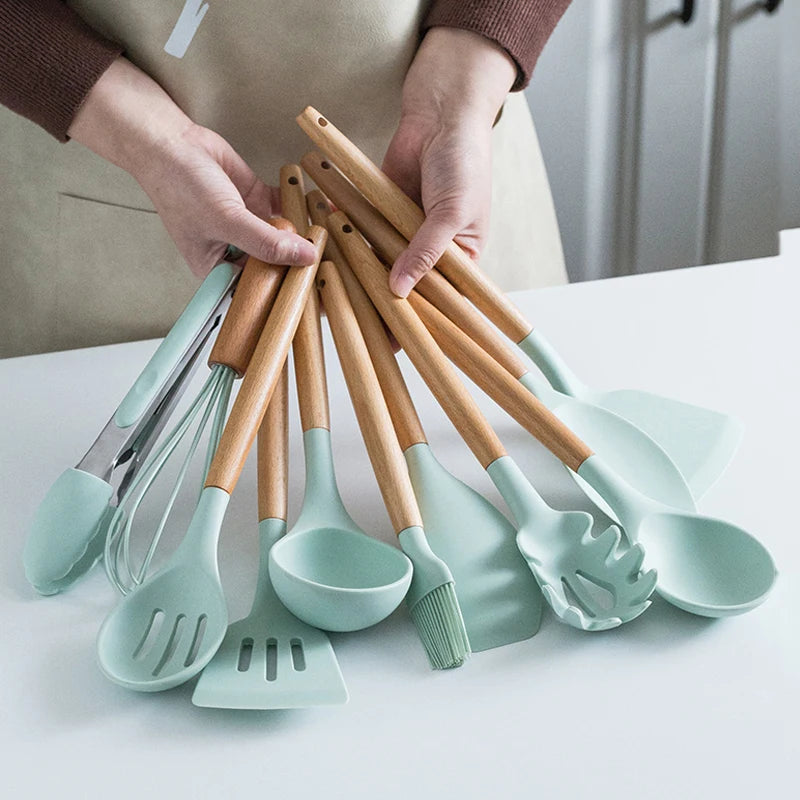 Silicone Kitchenware Cooking Utensils Set Non-stick Cookware Spatula Shovel Egg Beaters Wooden Handle Kitchen Cooking Tool Set