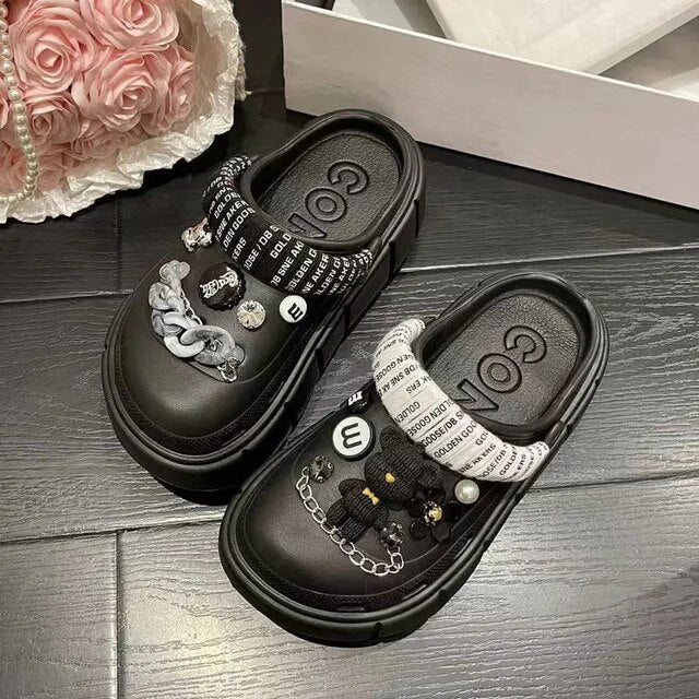 2023 New Fashion Charms Clogs Thick Sole Outdoor Women Slippers High Quality Summer Beach Sandals For Girls