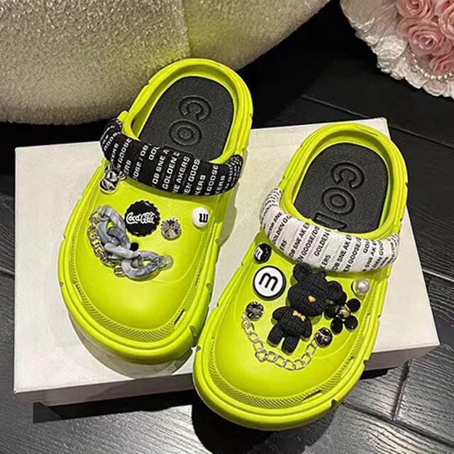 2023 New Fashion Charms Clogs Thick Sole Outdoor Women Slippers High Quality Summer Beach Sandals For Girls