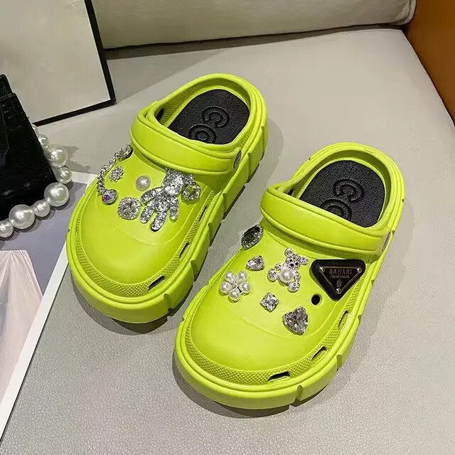 2023 New Fashion Charms Clogs Thick Sole Outdoor Women Slippers High Quality Summer Beach Sandals For Girls