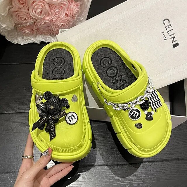 2023 New Fashion Charms Clogs Thick Sole Outdoor Women Slippers High Quality Summer Beach Sandals For Girls