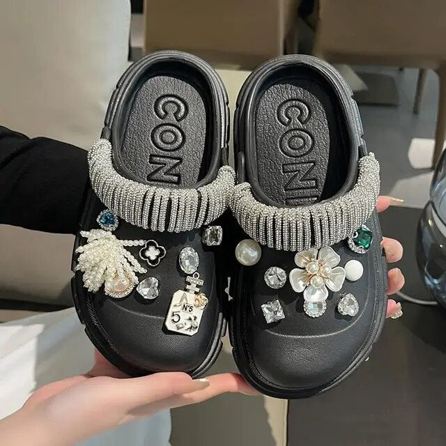 2023 New Fashion Charms Clogs Thick Sole Outdoor Women Slippers High Quality Summer Beach Sandals For Girls