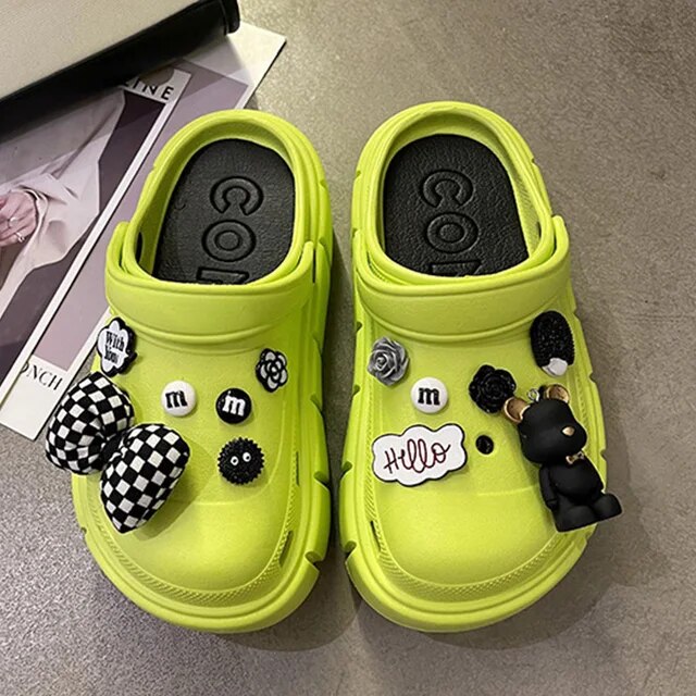 2023 New Fashion Charms Clogs Thick Sole Outdoor Women Slippers High Quality Summer Beach Sandals For Girls