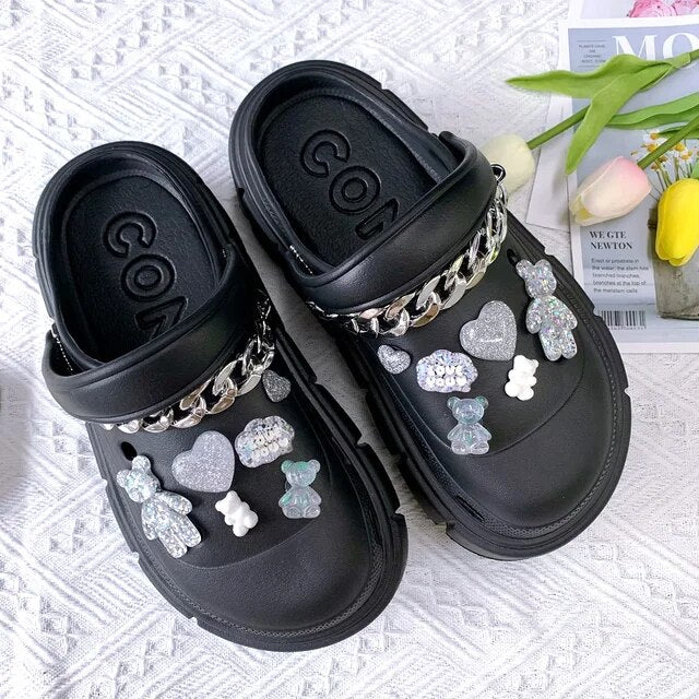 2023 New Fashion Charms Clogs Thick Sole Outdoor Women Slippers High Quality Summer Beach Sandals For Girls