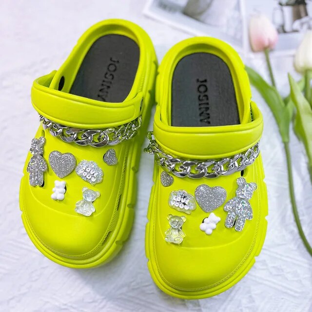 2023 New Fashion Charms Clogs Thick Sole Outdoor Women Slippers High Quality Summer Beach Sandals For Girls