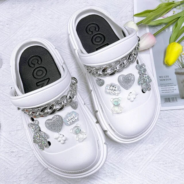 2023 New Fashion Charms Clogs Thick Sole Outdoor Women Slippers High Quality Summer Beach Sandals For Girls