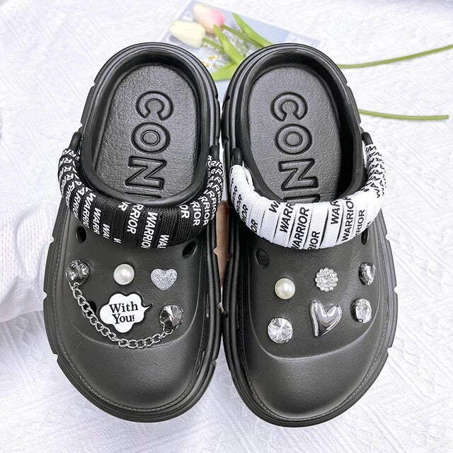 2023 New Fashion Charms Clogs Thick Sole Outdoor Women Slippers High Quality Summer Beach Sandals For Girls