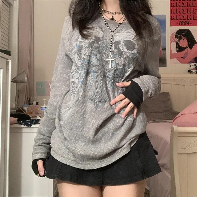 Xingqing 2000s Aesthetic T Shirt Graphic Cross Wings Print Long Sleeve Tops y2k Women Clothes Fairycore Grunge Tee Streetwear